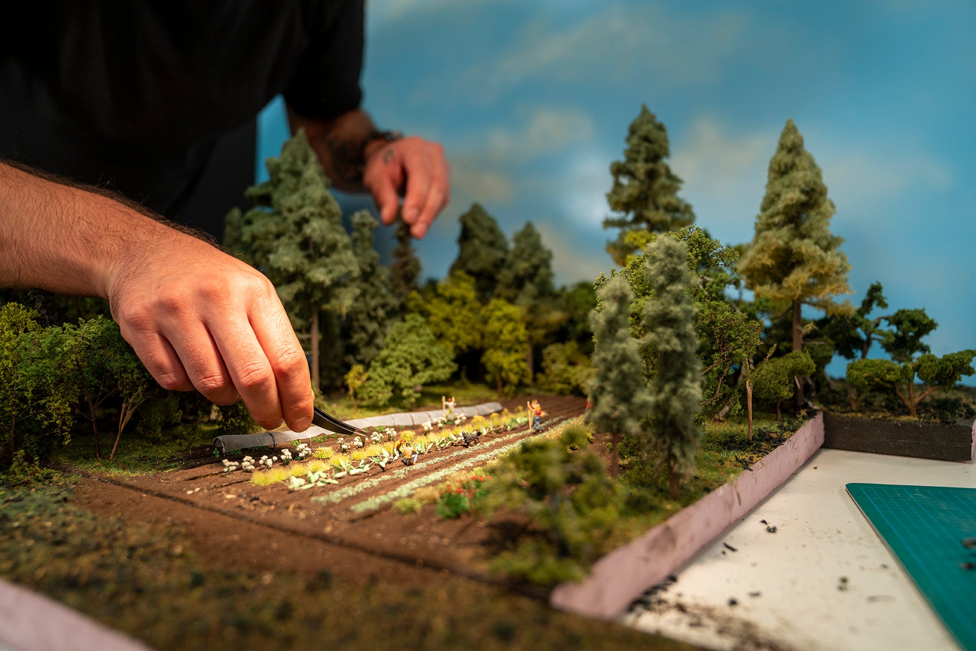 Diorama : Cet Artiste Crée À La Main Des Mondes Miniatures Réalistes